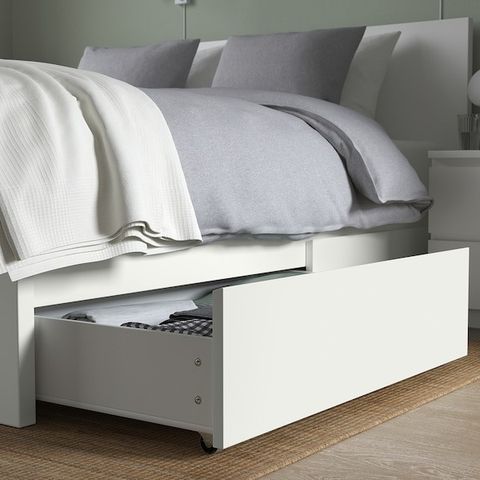 Double Bed IKEA malm with mattress1,60*2,00(+4 drawers )