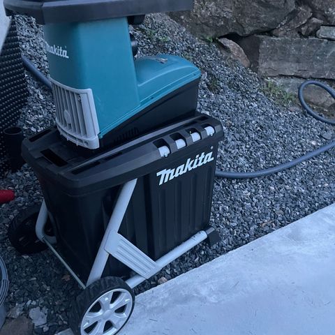 Makita kompostkvern 2500w selges