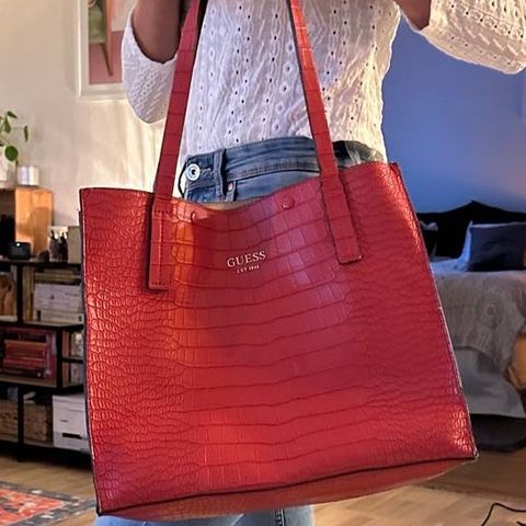 Guess Tote Veske