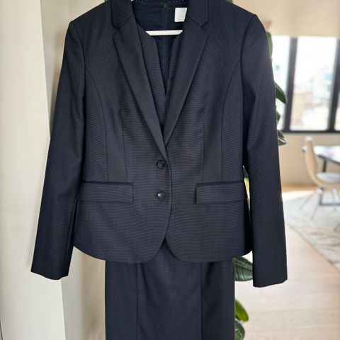 Hugo Boss Kjole & Blazer dame str 38