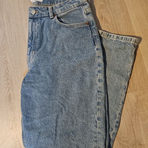 Mom jeans fra H&M str 42