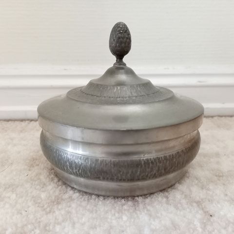 Vintage Pewter smykkeskrin i tinn