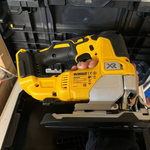 Dewalt 18v stikksag DCS334NT