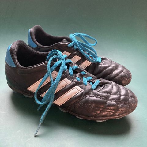 Adidas fotballsko, str. 37,5