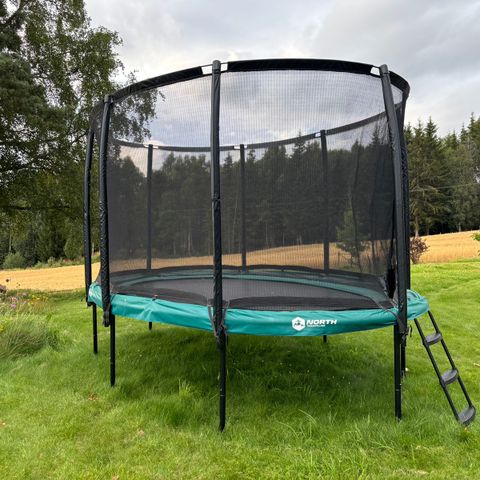 North Oval trampoline 5x3m