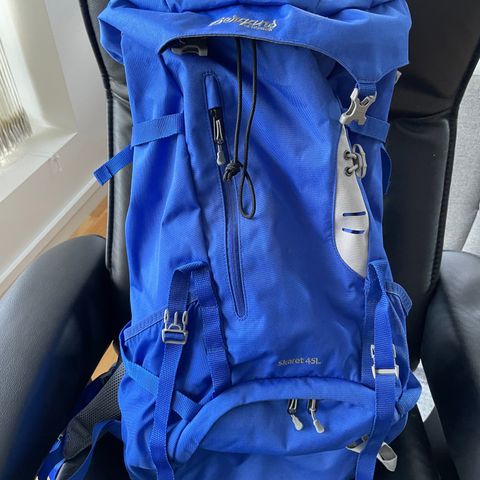 NYE bilder Bergans ryggsekk 45 l brukt på 1 tur, kosta ny kr 899,-regntrekk.