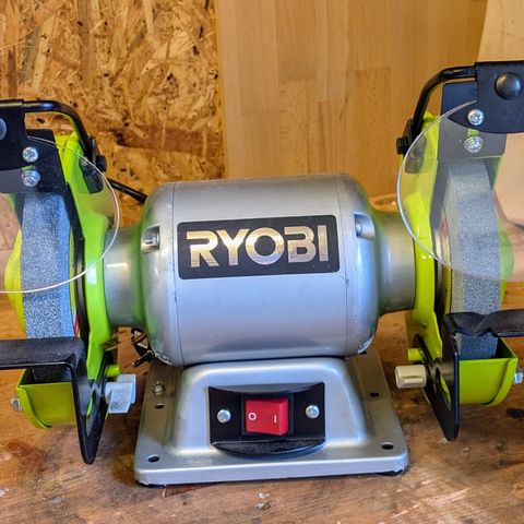 Benkslipemaskin
 Ryobi RBG6G benkslipemaskin