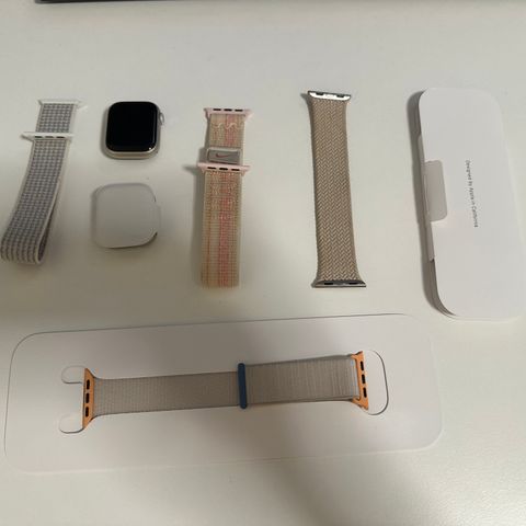 Apple Watch Series 9 41mm med 4 band.