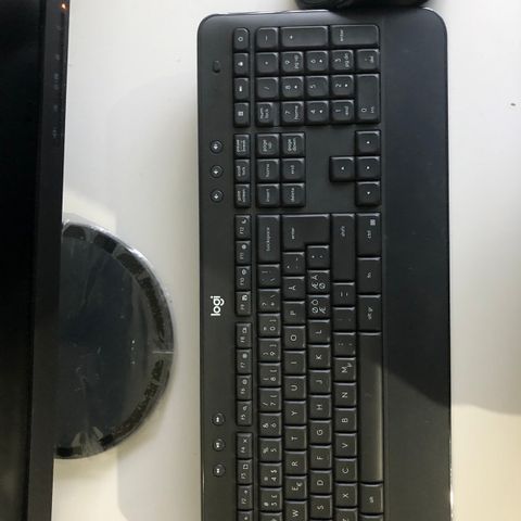 Logitech Wireless Keybord og Mus