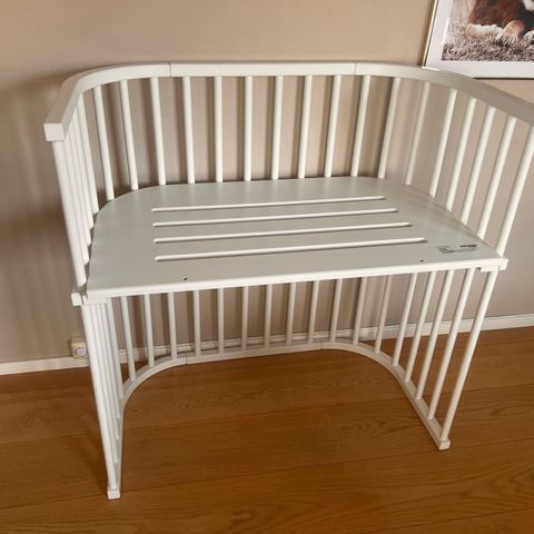 Babydan Boxspring Sidecrib med sengekant og madrass