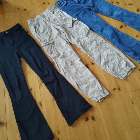 Small 3 bukser 250 kroner BikBok/ hm s/ liten medium