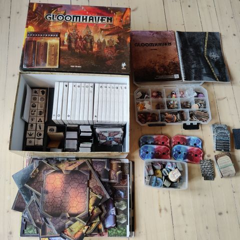 Gloomhaven - komplett og lite brukt