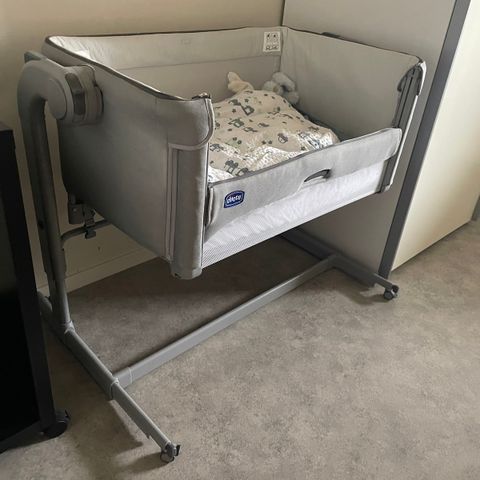 Chicco bedside crib