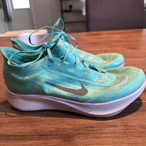 Nike Zoom Fly 3