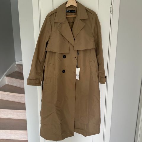 Zara trenchcoat str L