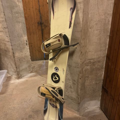 Eldre snowboard, 151 cm