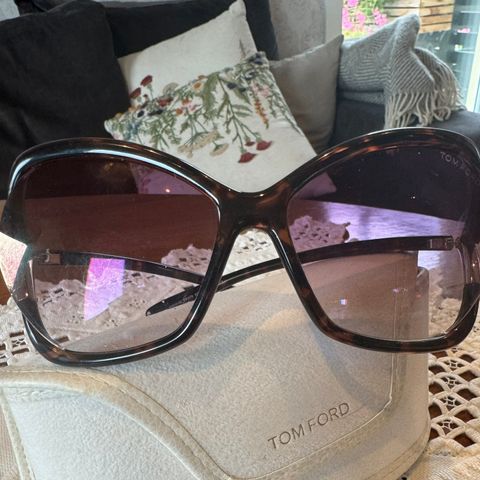 Tom Ford Astrid 02