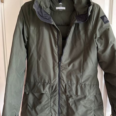 Flott parkas fra Adidas str XS (30,32)