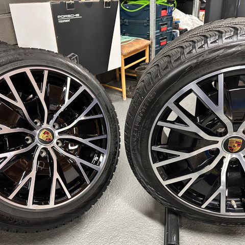 Komplett sett 20" Porsche Turbo Aero vinterhjul til Taycan.!Tilnærmet strøkent.!