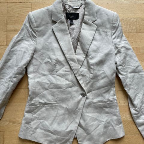 Beige blazer Mango