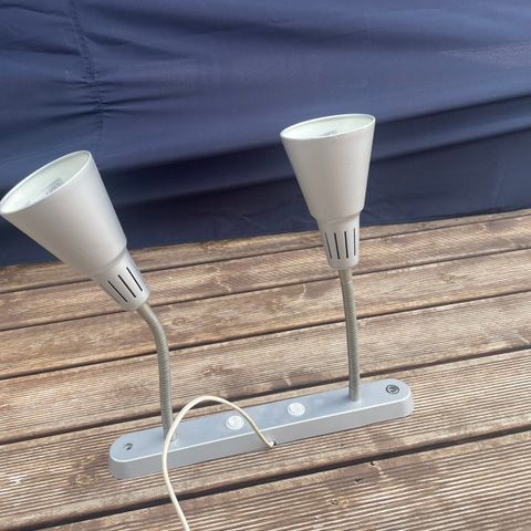 Lampe til å ha over senga