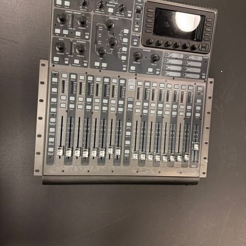 Behringer X32 Producer (m/ Rufo Rack)