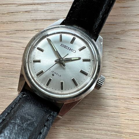 Vintage Seiko midsize fra 70-tallet med solid mekanisk urverk