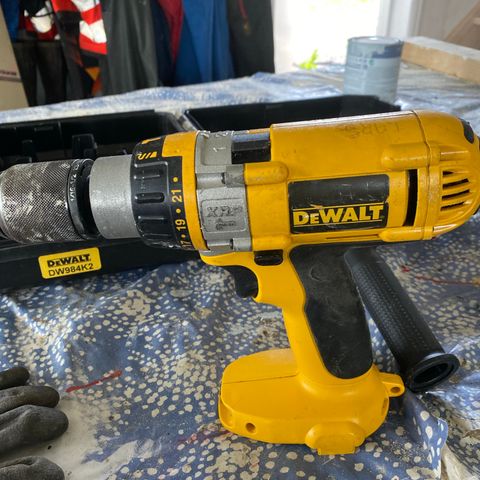 Dewalt drill  DW 984