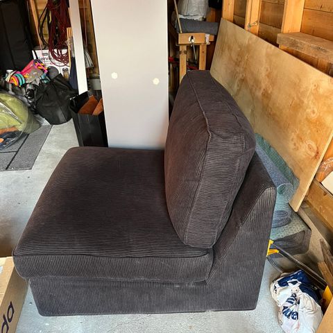 1,5 seter sofa uten armlener