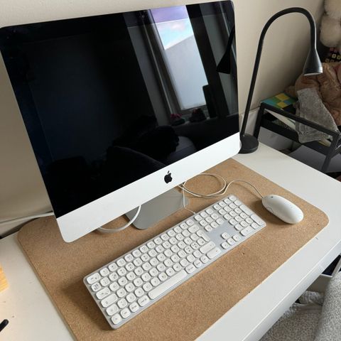 iMac med tastatur og mus