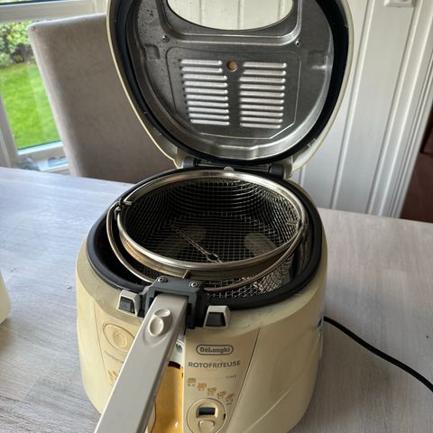 Pommes frites maskin. Delonghi