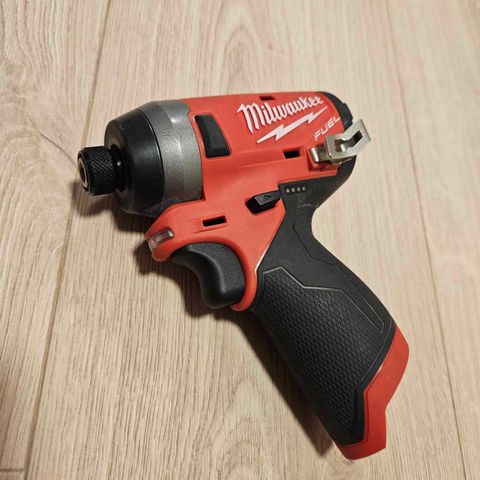 Milwaukee M12 slagtrekker