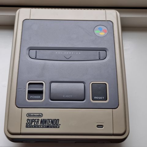 Super Nintendo Entertainment System (SNES)