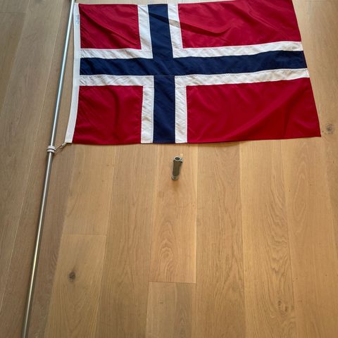 Balkongflagg med veggfeste