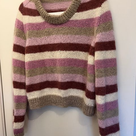 Petite Knit Aros genser hjemmestrikket