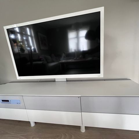 IKEA Uppleva TV m/høyttalerbenk og subwoofer