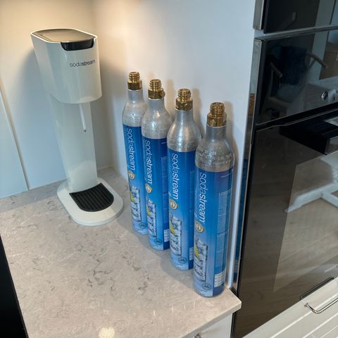 Sodastream genesis maskin + 4 flasker selges rimelig