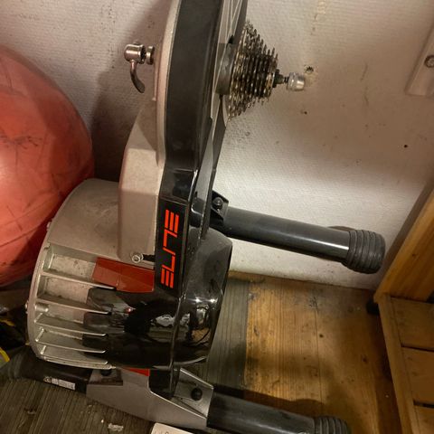 Elite turbo muin sykkelrulle, QR