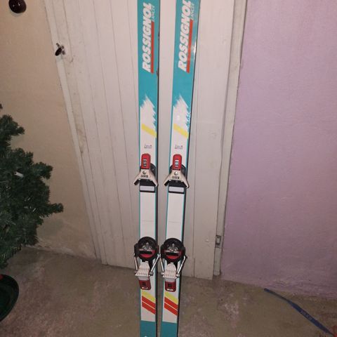 Rossignol landet 180 cm. Fra 90 tallet en gang.