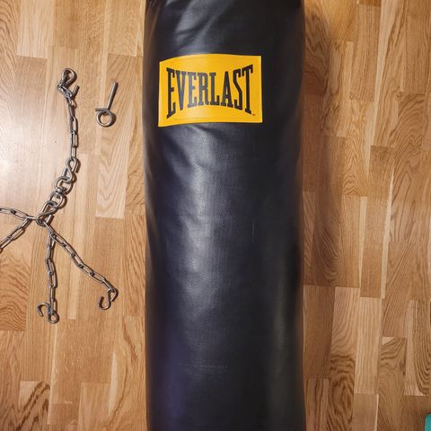 Everlast boksesekk med boksehansker