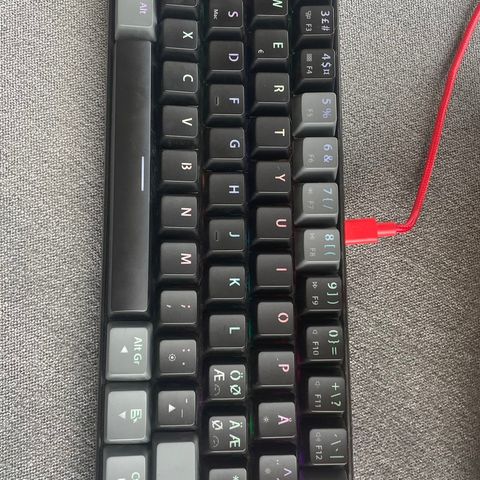 NOS Gaming tastatur og mus