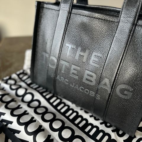 The Leather Medium Tote Bag/ Marc Jacobs selges