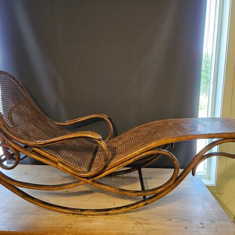 Thonet gyngestol (chaiselong)