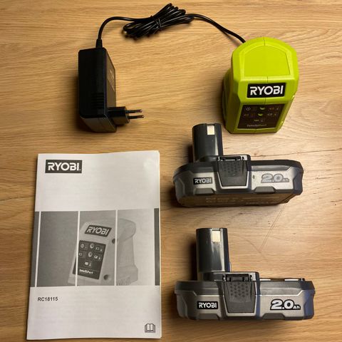 2 x 2,0 Ah Ryobi batteri og lader