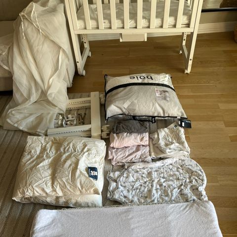 Troll bedside crib med masse tilbehør