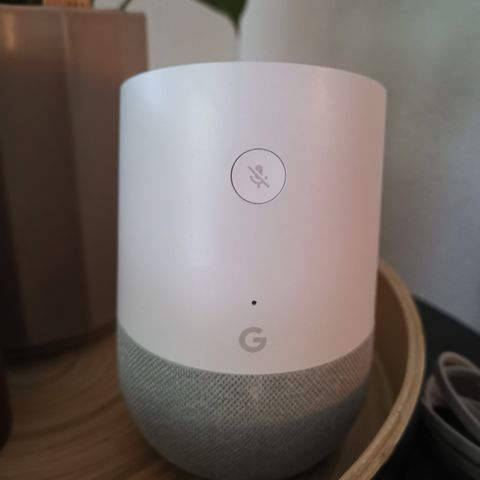 Google Home Smart Høyttaler selges billig!