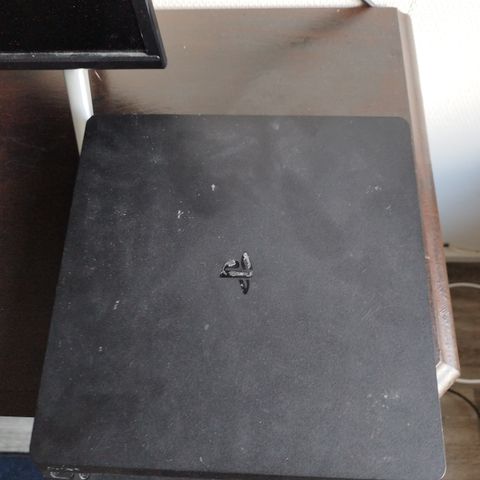 Play Station 4 slim (2016)