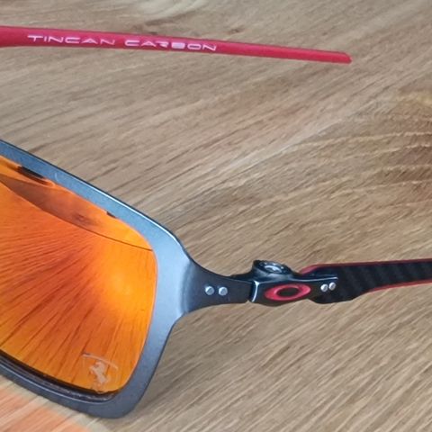 Oakley solbriller Tincan carbon Ferrari edition