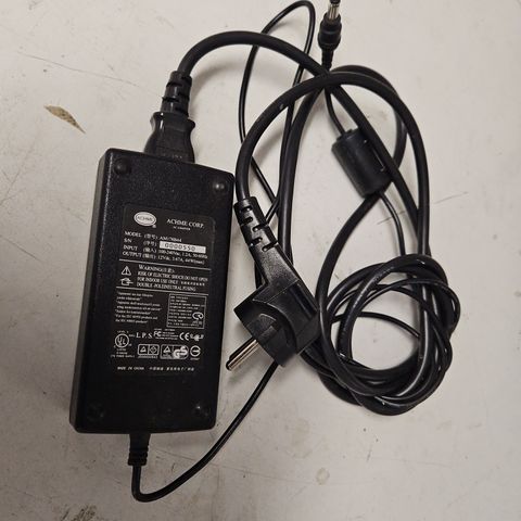 Adapter. Inn 100-240 volt, ut 12v/3,67a