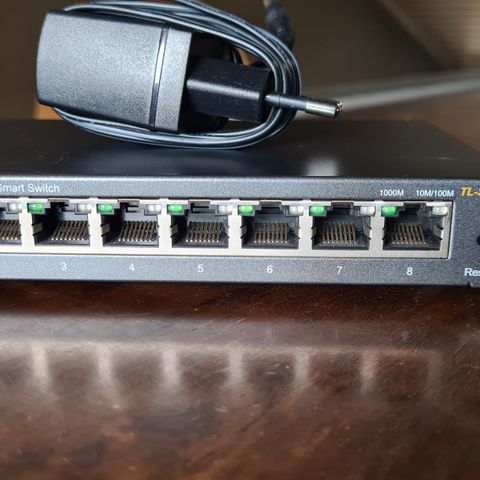 TP-Link 8-port gigabit switch